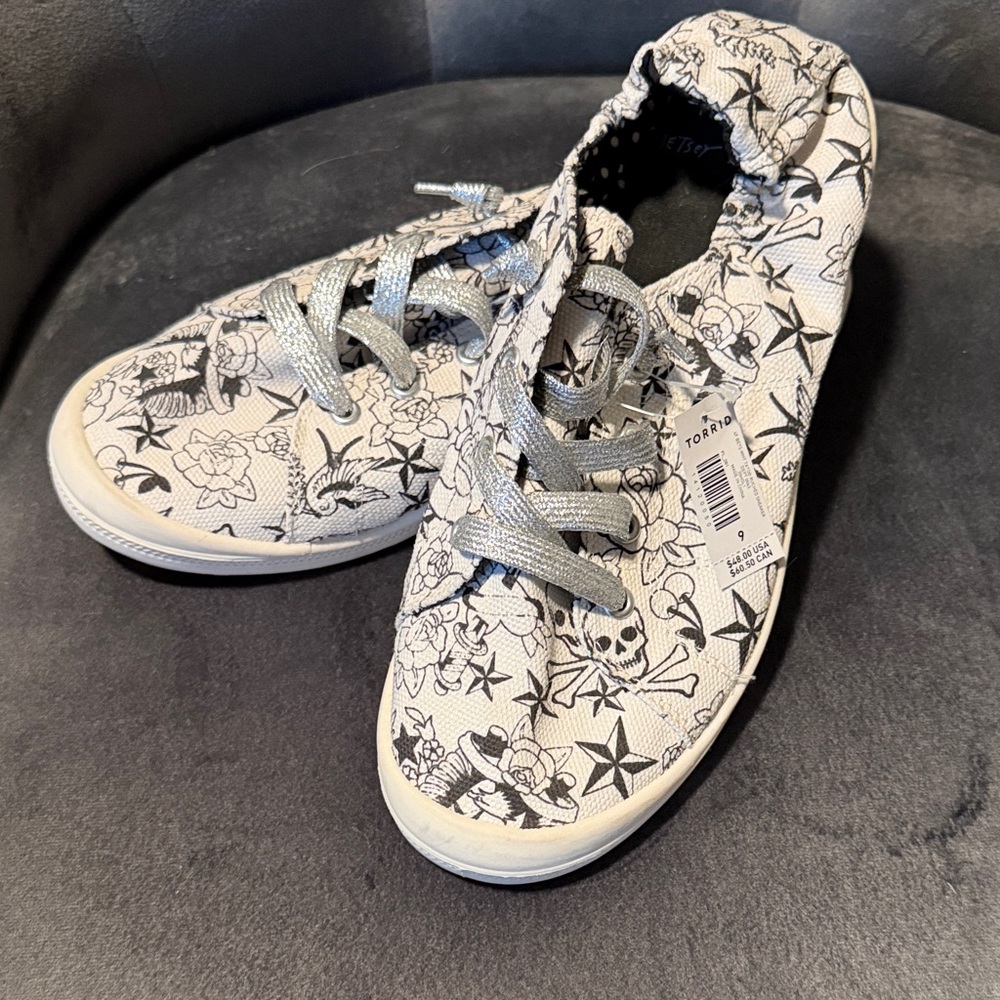 torrid Betsey Johnson Floral Skull Slip-On Sneakers with Silver Laces